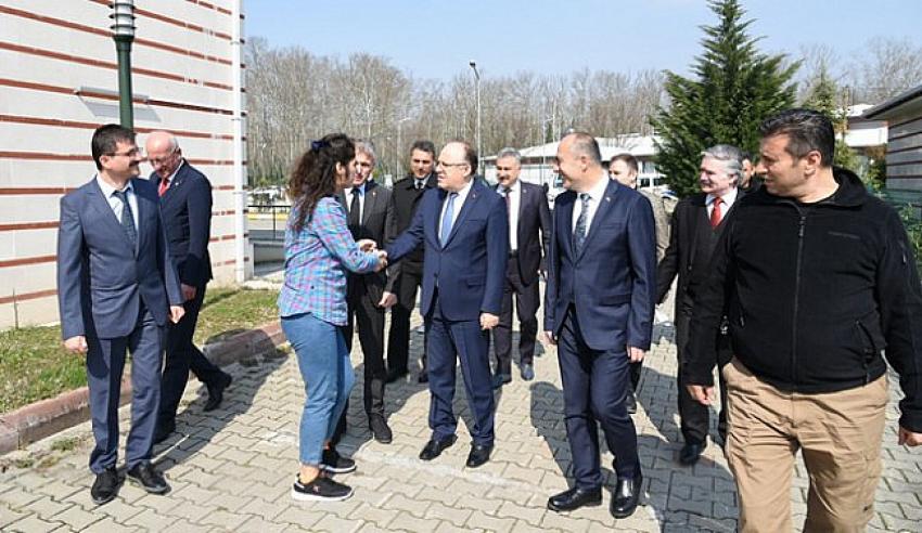 Vali Tutulmaz Devrek Engelsiz Yaşam Merkezini ziyaret etti