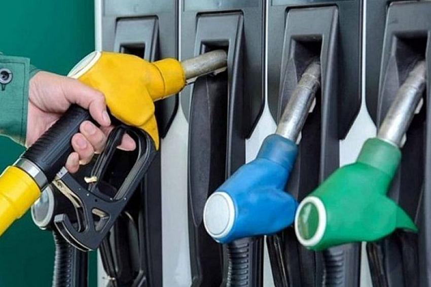 Benzine zam pompa fiyatlarına yansıdı.