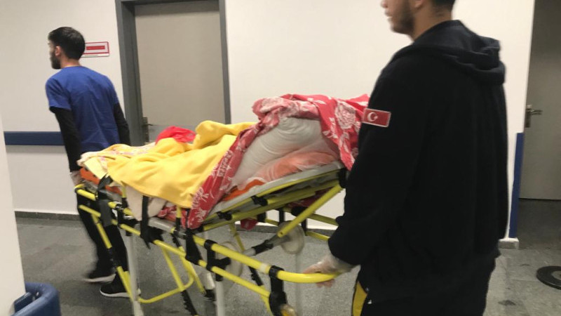 Ereğli'li hayır severler özel ambulansla depremzede getirdiler.