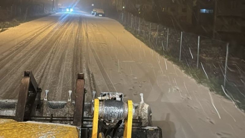 Kdz.Ereğli Belediyesi kar yağışına anlık müdahale ediyor..