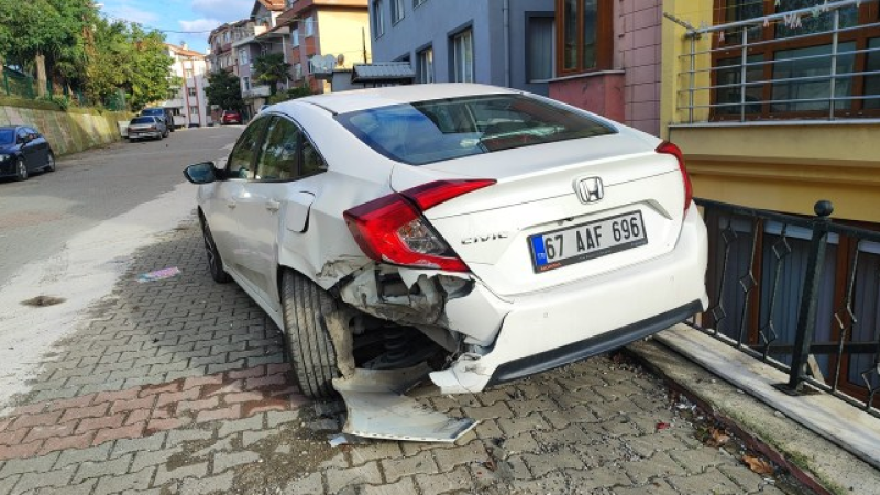 Zonguldak’ta Alkollü Sürücü Duran Araçlara Çarptı