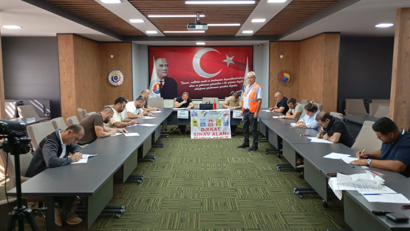 Kdz.Ereğli TSO'da Motorlu Kara Taşıtları Alım-Satım Sorumlusu sınavları gerçekleştiriliyor.