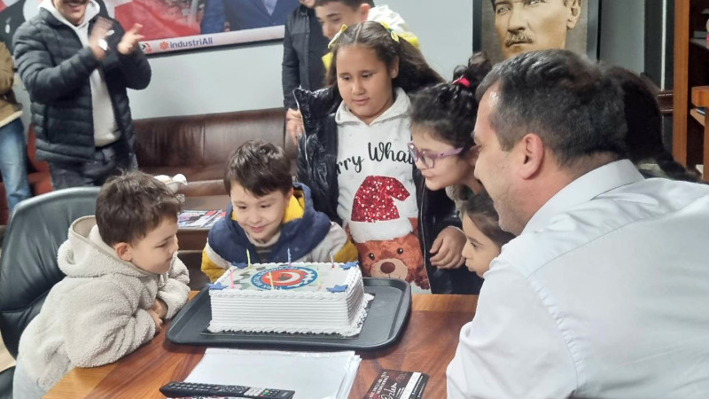 Şube Başkanı Kalfa'ya Yeni Yıla Saatler Kala Gülümseten Süpriz.